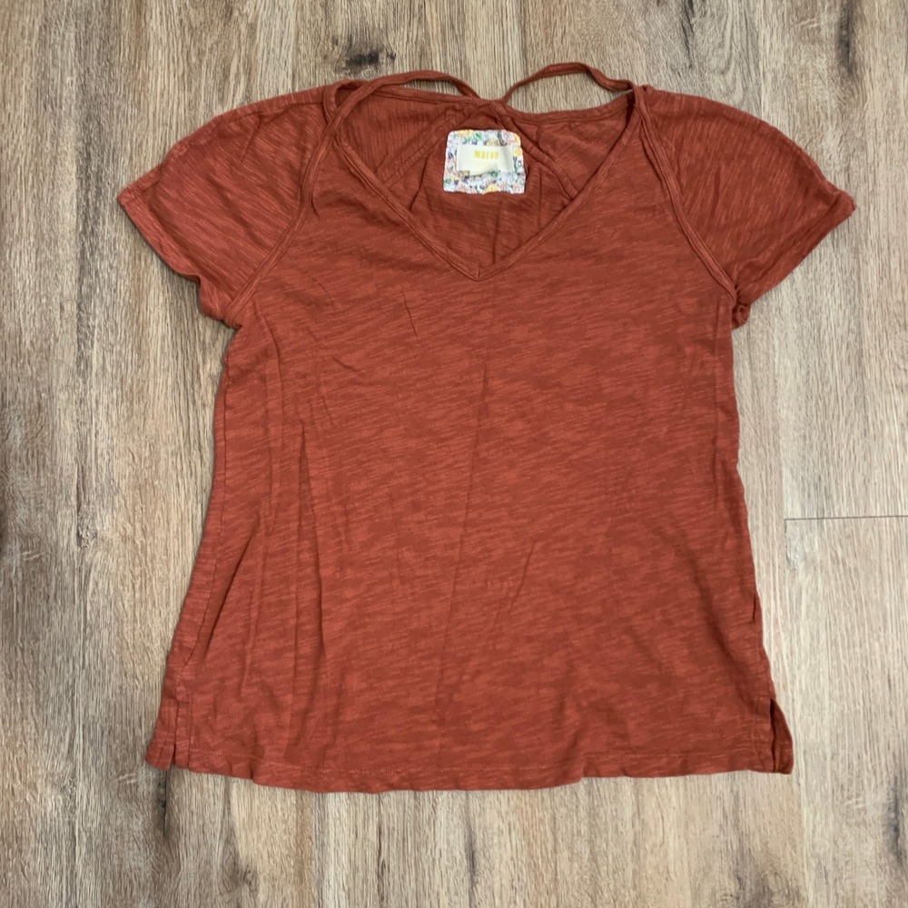Maeve by Anthropologie V-neck‎ short sleeve top w/ back strap accent - size XXS